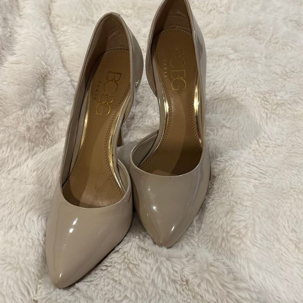 BCBG neutral beige tan pumps size 7